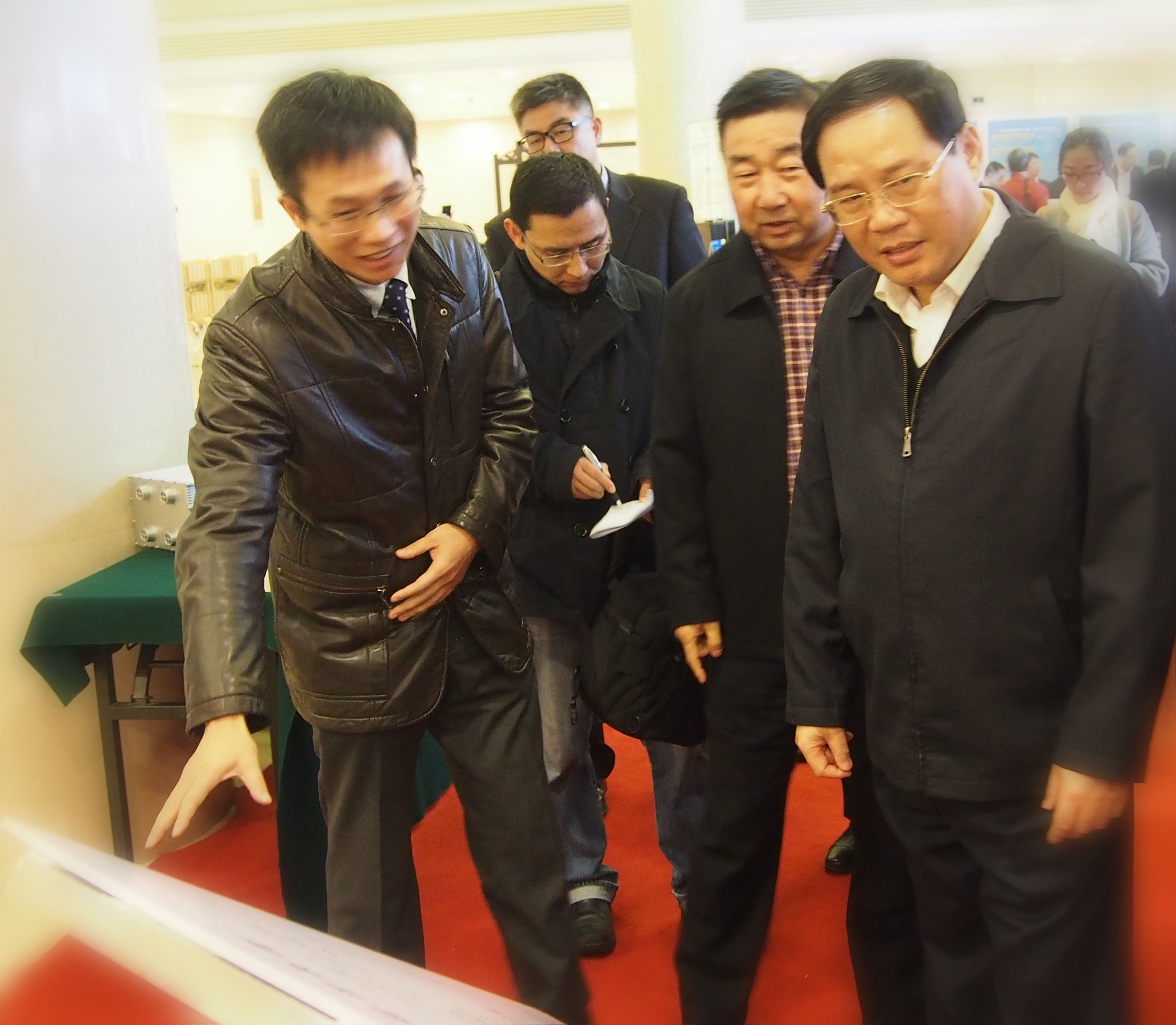 国务院总理李强听取澳门太阳集团官网创始人柯克汇报项目